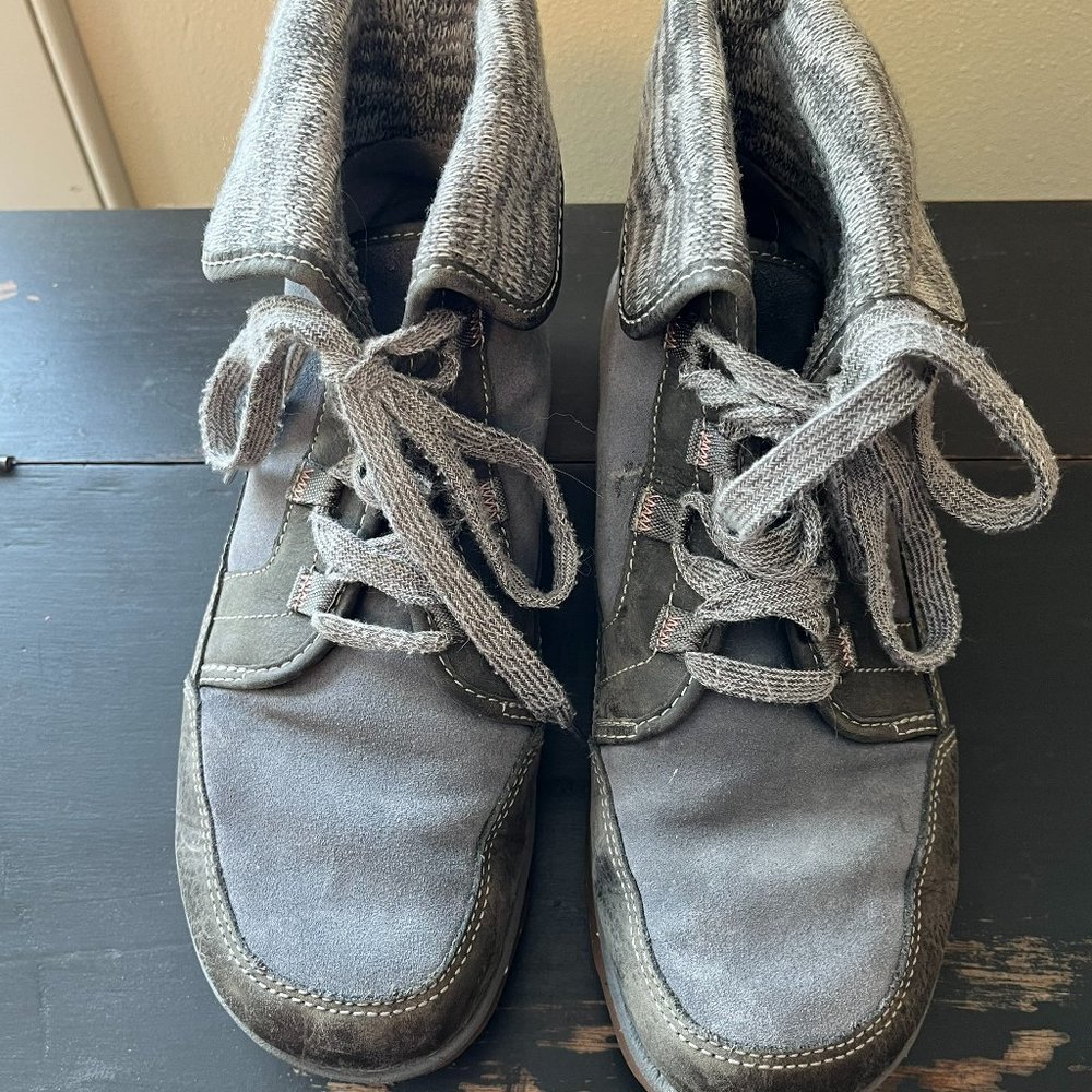 CHACO Barbary gray suede leather ankle boots women's US sz 10 EU 41 EUC,